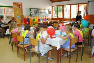 Predstava in pogostitev za prvošolce 13